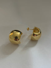 Load image into Gallery viewer, Bombé Gold Earrings